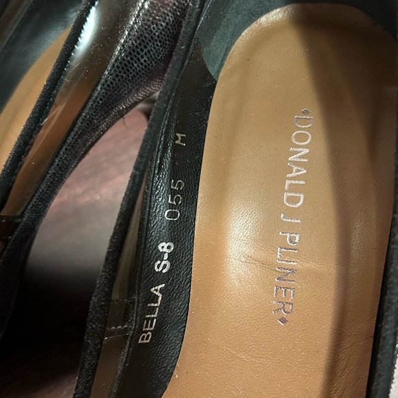 Donald J. Pliner Pointed Heels, Size 5.5 - Picture 4 of 4